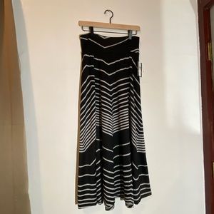 I.N. Studio black and white skirt!!